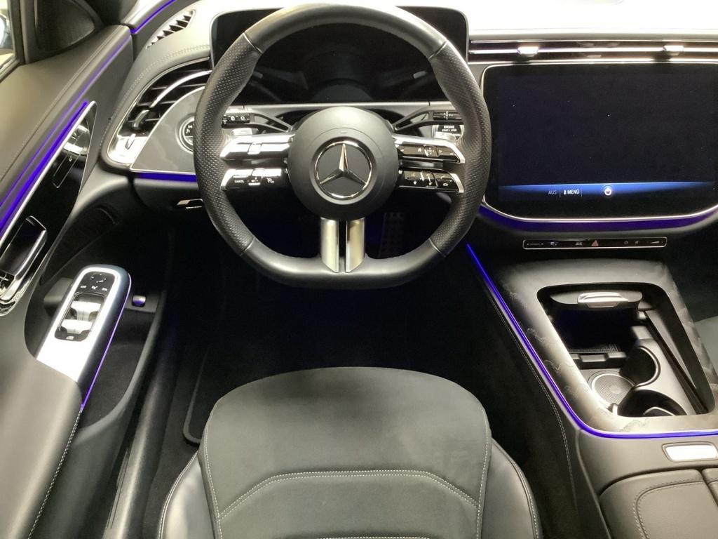 Mercedes-Benz E 220 d T AMG/Night/19/LED/Distronic/Kamera/AHK Mercedes-Benz E 220 d T AMG/Night/19/LED/Distronic/Kamera/AHK