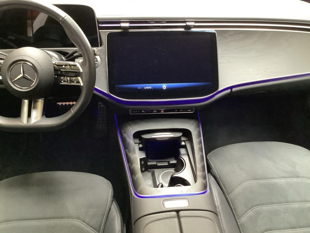 Mercedes-Benz E 220 d T AMG/Night/19/LED/Distronic/Kamera/AHK Mercedes-Benz E 220 d T AMG/Night/19/LED/Distronic/Kamera/AHK