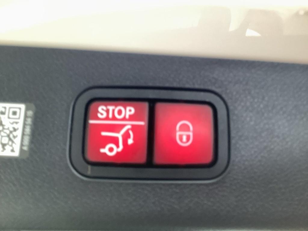 Mercedes-Benz E 220 d T AMG/Night/19/LED/Distronic/Kamera/AHK Mercedes-Benz E 220 d T AMG/Night/19/LED/Distronic/Kamera/AHK