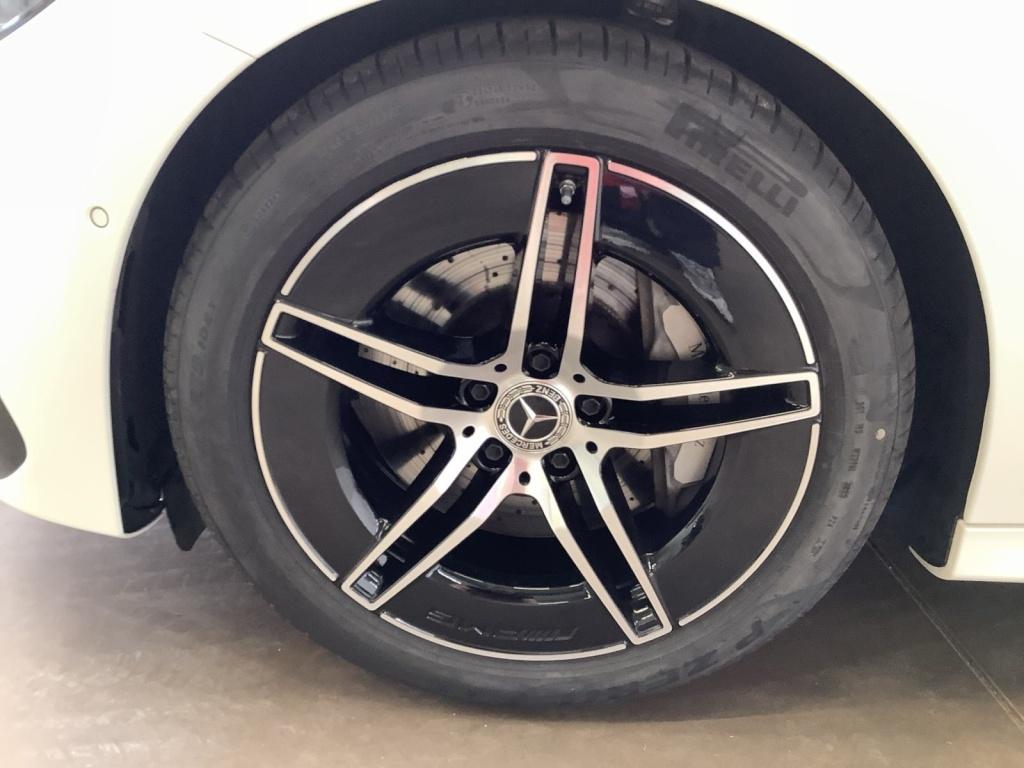 Mercedes-Benz E 220 d T AMG/Night/19/LED/Distronic/Kamera/AHK Mercedes-Benz E 220 d T AMG/Night/19/LED/Distronic/Kamera/AHK