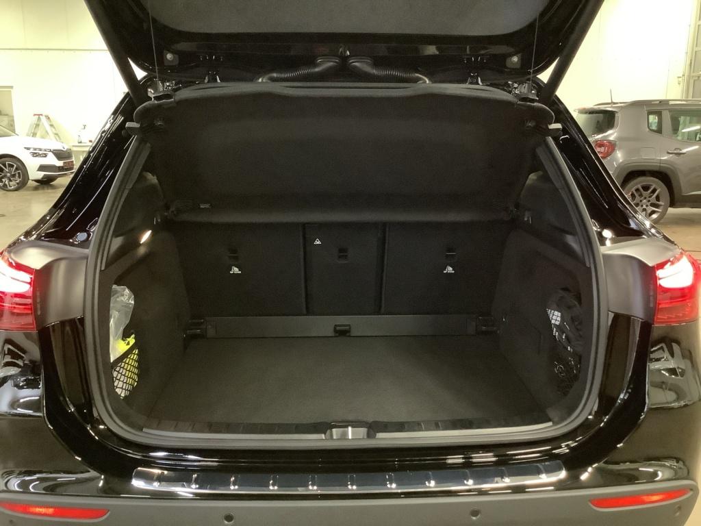 Mercedes-Benz GLA 220 4MATIC +NIGHT+19+PANO+8G+MULTIBEAM+AHK+ Mercedes-Benz GLA 220 4MATIC +NIGHT+19+PANO+8G+MULTIBEAM+AHK+