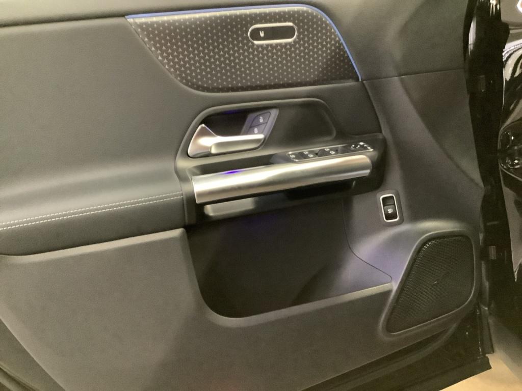 Mercedes-Benz GLA 220 4MATIC +NIGHT+19+PANO+8G+MULTIBEAM+AHK+ Mercedes-Benz GLA 220 4MATIC +NIGHT+19+PANO+8G+MULTIBEAM+AHK+