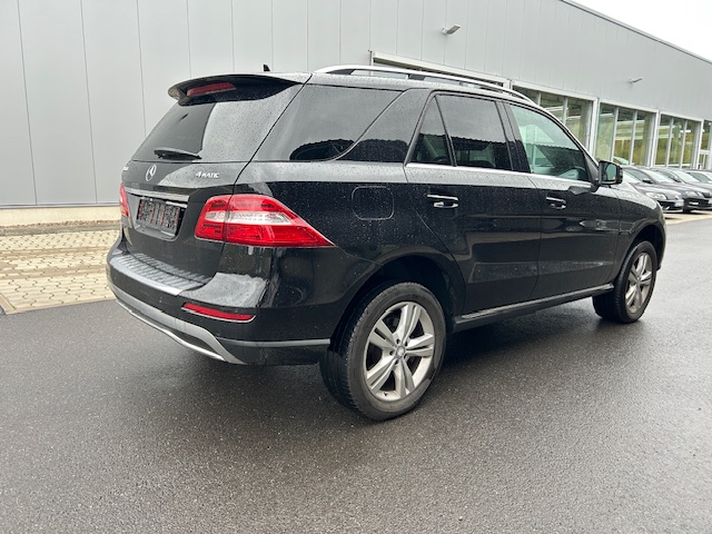 Mercedes-Benz ML 350 4M /19/7G/ILS/Schiebedach/Distronic/AHK/ Mercedes-Benz ML 350 4M /19/7G/ILS/Schiebedach/Distronic/AHK/