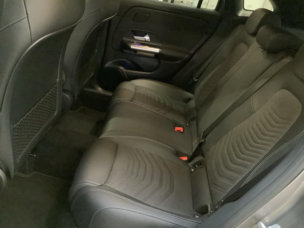 Mercedes-Benz GLA 220 4MATIC +NIGHT+MULTIBEAM+MBUX+19+8G-DCT+ Mercedes-Benz GLA 220 4MATIC +NIGHT+MULTIBEAM+MBUX+19+8G-DCT+