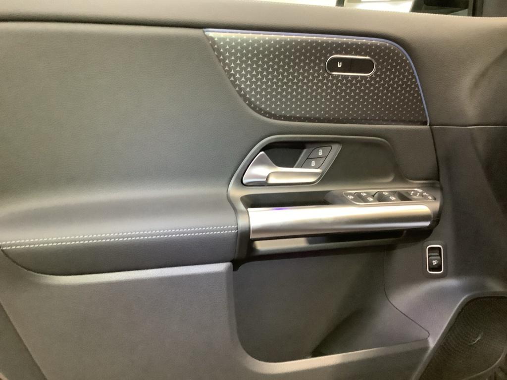 Mercedes-Benz GLA 220 4MATIC +NIGHT+MULTIBEAM+MBUX+19+8G-DCT+ Mercedes-Benz GLA 220 4MATIC +NIGHT+MULTIBEAM+MBUX+19+8G-DCT+