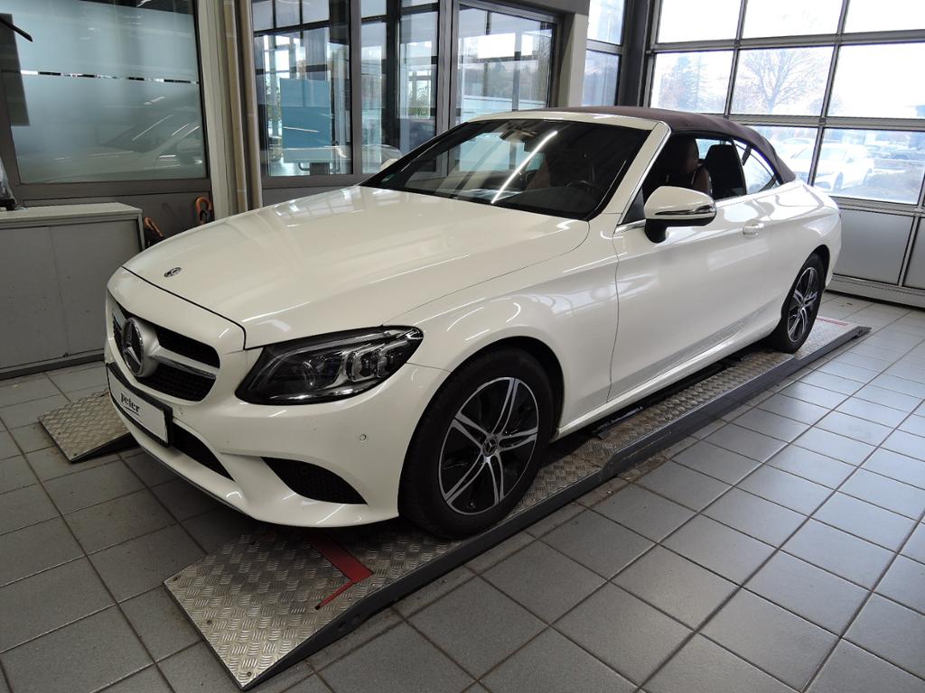 Mercedes-Benz C 300 Cabriolet /Multibeam/Distronic/Burmester/ Mercedes-Benz C 300 Cabriolet /Multibeam/Distronic/Burmester/