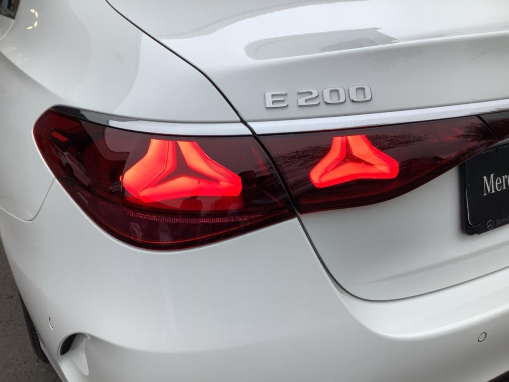 Mercedes-Benz E 200 Limousine ++AMG+9G+MBUX+PANO+20+NIGHT++ Mercedes-Benz E 200 Limousine ++AMG+9G+MBUX+PANO+20+NIGHT++
