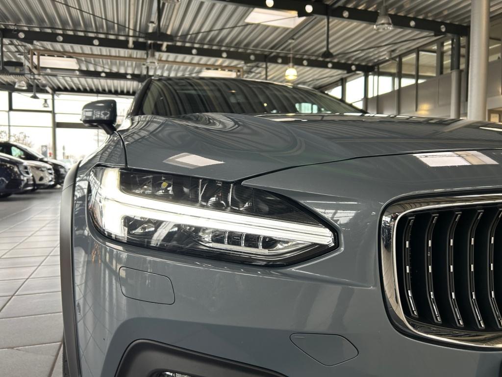 Volvo V90 Cross Country AWD/Pro/LED/Standheizung/HUD/ Volvo V90 Cross Country AWD/Pro/LED/Standheizung/HUD/