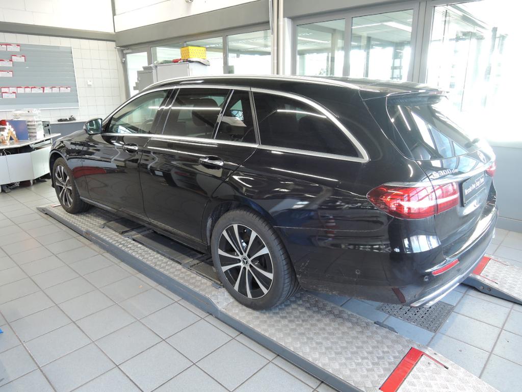 Mercedes-Benz E 300 de 4M T Avantgarde/9G/LED/Panorama-SD/AHK/ Mercedes-Benz E 300 de 4M T Avantgarde/9G/LED/Panorama-SD/AHK/