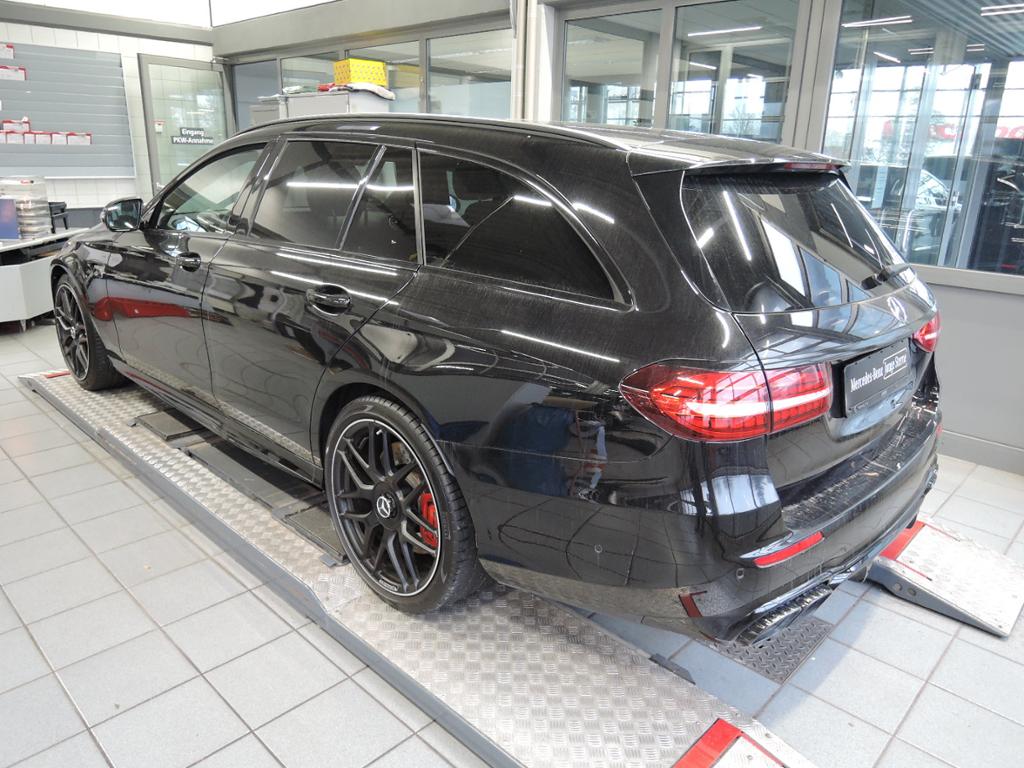 Mercedes-Benz AMG E 63 S 4M+ T AMG/Night/Drivers-P./ Mercedes-Benz AMG E 63 S 4M+ T AMG/Night/Drivers-P./