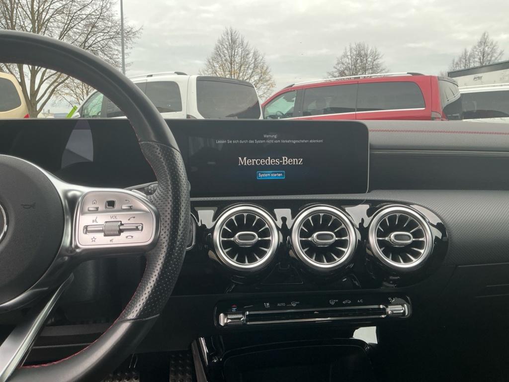 Mercedes-Benz CLA 220 d Coupé AMG/Night/19/LED/Distronic/ Mercedes-Benz CLA 220 d Coupé AMG/Night/19/LED/Distronic/