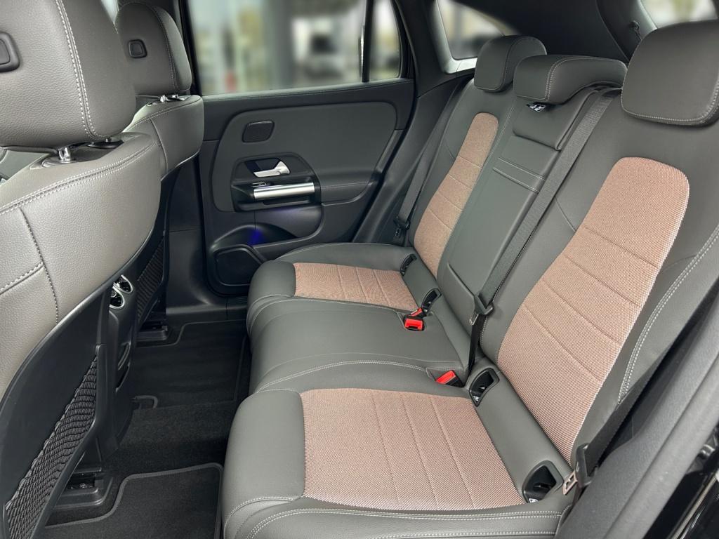 Mercedes-Benz EQA 250 Night/Electric Art/LED/Pano-SD/Distronic Mercedes-Benz EQA 250 Night/Electric Art/LED/Pano-SD/Distronic