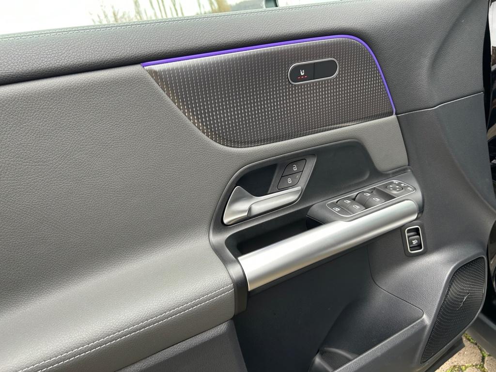 Mercedes-Benz EQA 250 Night/Electric Art/LED/Pano-SD/Distronic Mercedes-Benz EQA 250 Night/Electric Art/LED/Pano-SD/Distronic