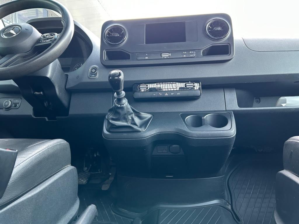 Mercedes-Benz Sprinter 214 CDI Doka Pritsche MBUX+AHK+Klima Mercedes-Benz Sprinter 214 CDI Doka Pritsche MBUX+AHK+Klima