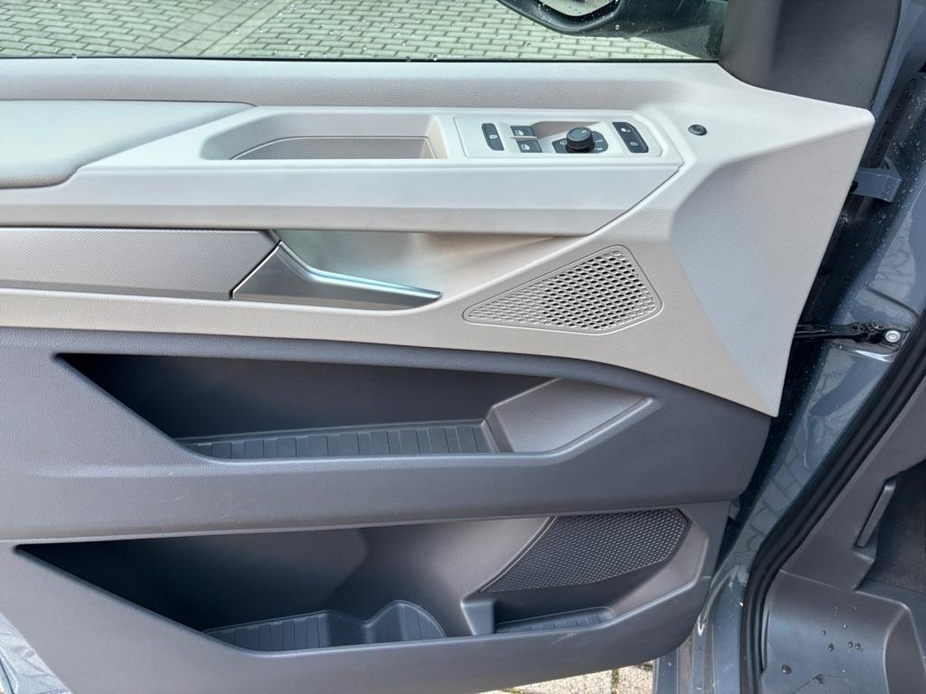 Volkswagen T7 Multivan 2.0 TDI DSG+LED+KAMERA+TISCH Volkswagen T7 Multivan 2.0 TDI DSG+LED+KAMERA+TISCH