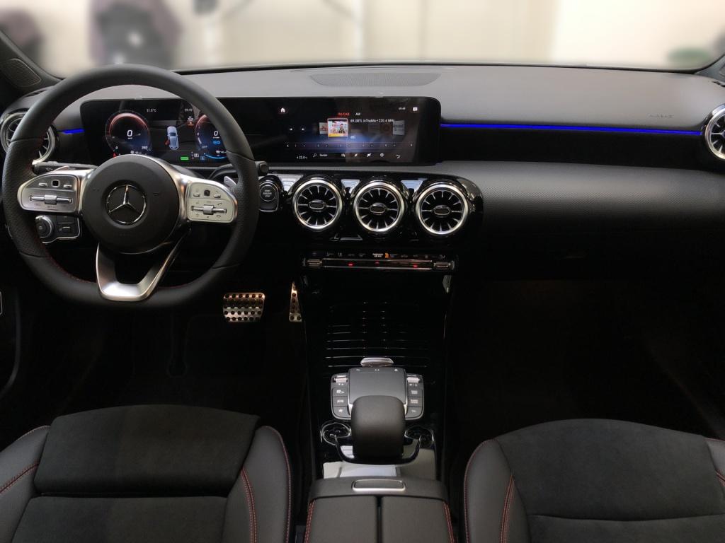 Mercedes-Benz GLB 220 d 4MATIC 360°+Night+LED+AHK+PDC