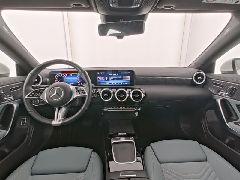 Mercedes-Benz CLA 180 Shooting Brake Progressive, AHV, Memory Mercedes-Benz CLA 180 Shooting Brake Progressive, AHV, Memory