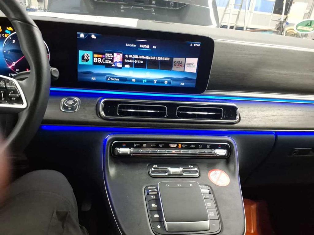 Mercedes-Benz V 300 d AVANTGARDE Lang STHZG+LED+AHK+NAVI+DISTR Mercedes-Benz V 300 d AVANTGARDE Lang STHZG+LED+AHK+NAVI+DISTR