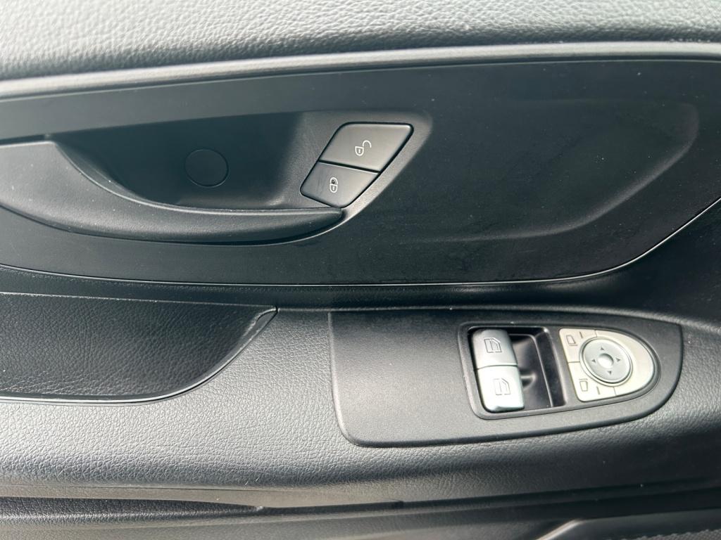 Mercedes-Benz Vito 110 CDI Kasten Pro Regalsysteme Klima+Kamera Mercedes-Benz Vito 110 CDI Kasten Pro Regalsysteme Klima+Kamera