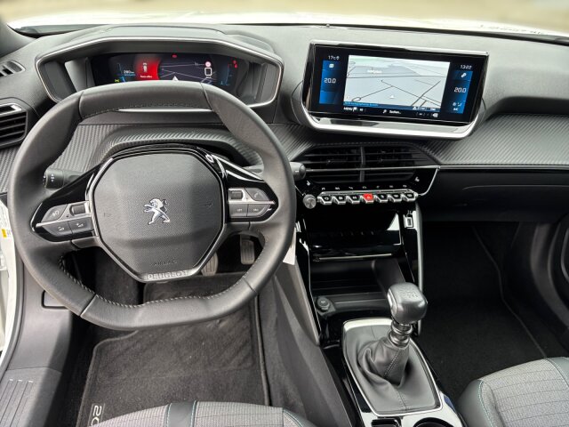 Peugeot 2008 Allure Pack 130 Navi+SH+Kamera+LED Peugeot 2008 Allure Pack 130 Navi+SH+Kamera+LED