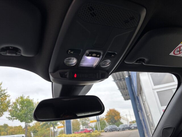 Peugeot 2008 Allure Pack 130 Navi+SH+Kamera+LED Peugeot 2008 Allure Pack 130 Navi+SH+Kamera+LED