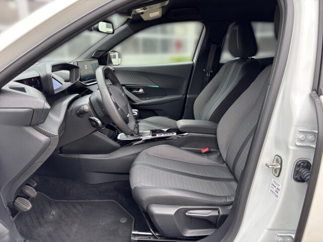 Peugeot 2008 Allure Pack 130 Navi+SH+Kamera+LED Peugeot 2008 Allure Pack 130 Navi+SH+Kamera+LED