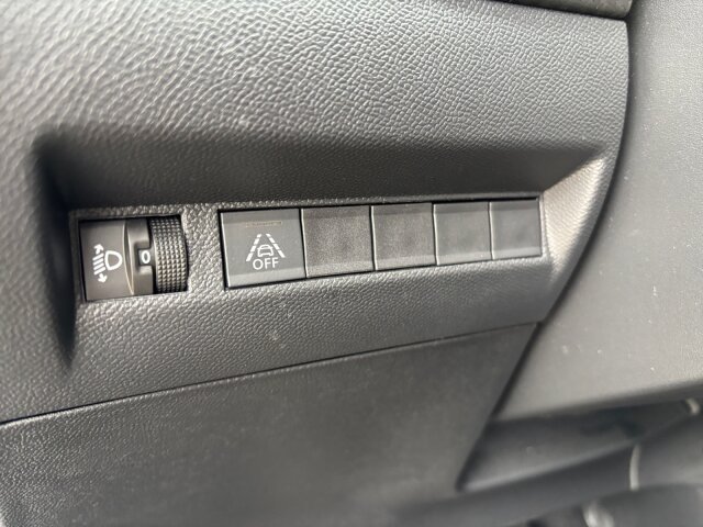 Peugeot 2008 Allure Pack 130 Navi+SH+Kamera+LED Peugeot 2008 Allure Pack 130 Navi+SH+Kamera+LED