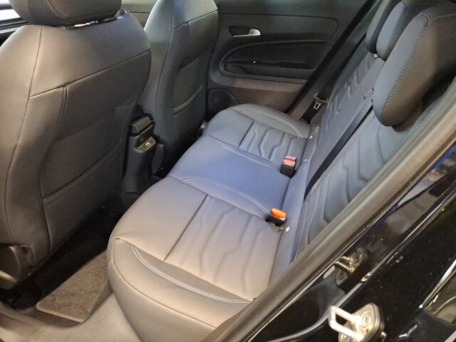 Jeep Avenger Benziner Summit 1.2l T3 74 kW 100 PS FWD Jeep Avenger Benziner Summit 1.2l T3 74 kW 100 PS FWD