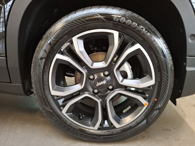 Jeep Avenger Benziner Summit 1.2l T3 74 kW 100 PS FWD Jeep Avenger Benziner Summit 1.2l T3 74 kW 100 PS FWD