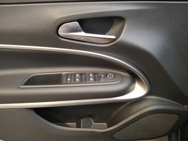 Jeep Avenger Benziner Summit 1.2l T3 74 kW 100 PS FWD Jeep Avenger Benziner Summit 1.2l T3 74 kW 100 PS FWD