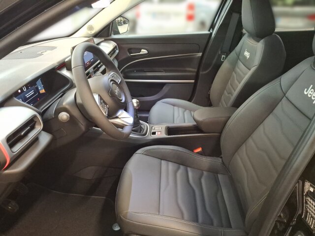 Jeep Avenger Benziner Summit 1.2l T3 74 kW 100 PS FWD Jeep Avenger Benziner Summit 1.2l T3 74 kW 100 PS FWD