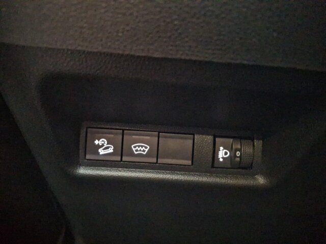 Jeep Avenger 4xe Upland 1.2l T3 eAWD (107 kW/145 PS) Jeep Avenger 4xe Upland 1.2l T3 eAWD (107 kW/145 PS)