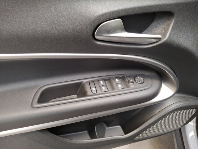 Jeep Avenger 4xe Upland 1.2l T3 eAWD (107 kW/145 PS) Jeep Avenger 4xe Upland 1.2l T3 eAWD (107 kW/145 PS)