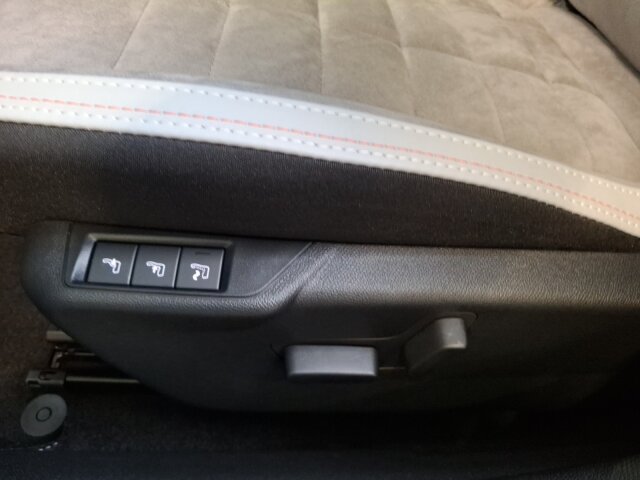 Citroën C4 MAX 130 AT8 +Navi+Pano-Dach+360°Kamera+ Citroën C4 MAX 130 AT8 +Navi+Pano-Dach+360°Kamera+