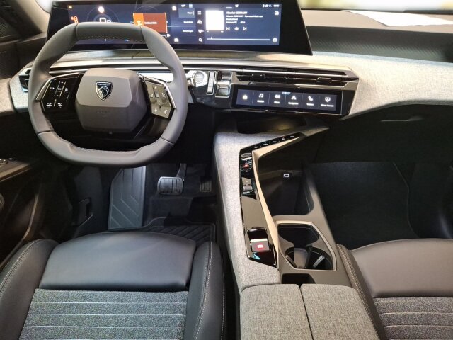 Peugeot 5008 Allure Business 145 +LED+360°Kamera+SHZ+ Peugeot 5008 Allure Business 145 +LED+360°Kamera+SHZ+