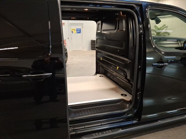 Opel Vivaro Cargo 2.0 D L Elegance 3-Sitzer Automatik Frontbügel Navi 177PS Opel Vivaro Cargo 2.0 D L Elegance 3-Sitzer Automatik Frontbügel Navi 177PS