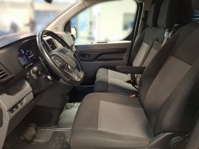 Opel Vivaro Cargo 2.0 D L Elegance 3-Sitzer Automatik Frontbügel Navi 177PS Opel Vivaro Cargo 2.0 D L Elegance 3-Sitzer Automatik Frontbügel Navi 177PS