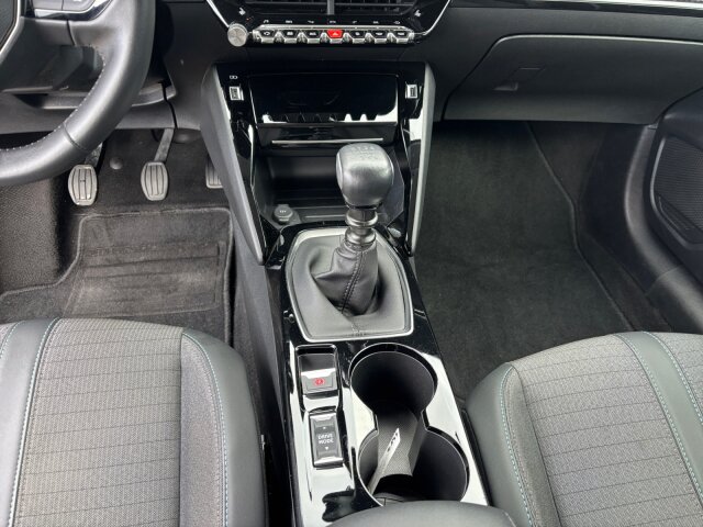 Peugeot 208 Allure Pack 100 +SHZ+Navi+Kamera+LED+Mirror+ Peugeot 208 Allure Pack 100 +SHZ+Navi+Kamera+LED+Mirror+