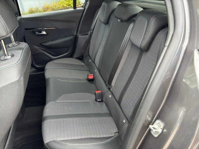 Peugeot 208 Allure Pack 100 +SHZ+Navi+Kamera+LED+Mirror+ Peugeot 208 Allure Pack 100 +SHZ+Navi+Kamera+LED+Mirror+