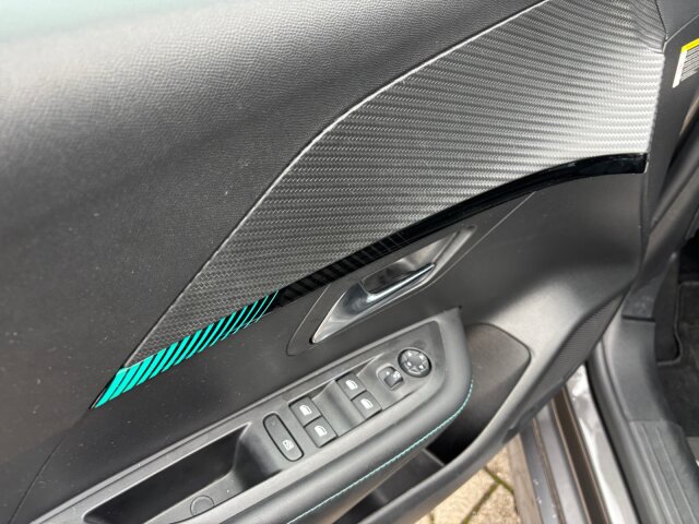 Peugeot 208 Allure Pack 100 +SHZ+Navi+Kamera+LED+Mirror+ Peugeot 208 Allure Pack 100 +SHZ+Navi+Kamera+LED+Mirror+