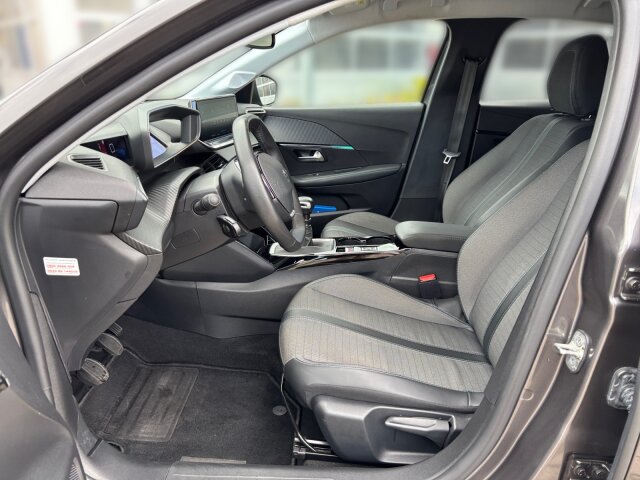 Peugeot 208 Allure Pack 100 +SHZ+Navi+Kamera+LED+Mirror+ Peugeot 208 Allure Pack 100 +SHZ+Navi+Kamera+LED+Mirror+