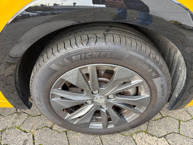 Peugeot e-208 Active 136 +11 KW OBC+DAB+Navi+SHZ Peugeot e-208 Active 136 +11 KW OBC+DAB+Navi+SHZ