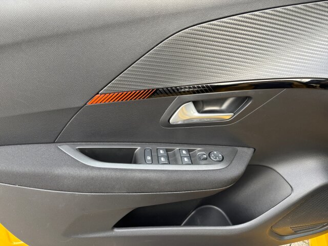 Peugeot e-208 Active 136 +11 KW OBC+DAB+Navi+SHZ Peugeot e-208 Active 136 +11 KW OBC+DAB+Navi+SHZ