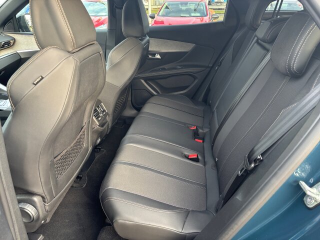 Peugeot 3008 1.2 PT 130 GT EAT8 Navi+Grip+SHZ+kamera Peugeot 3008 1.2 PT 130 GT EAT8 Navi+Grip+SHZ+kamera