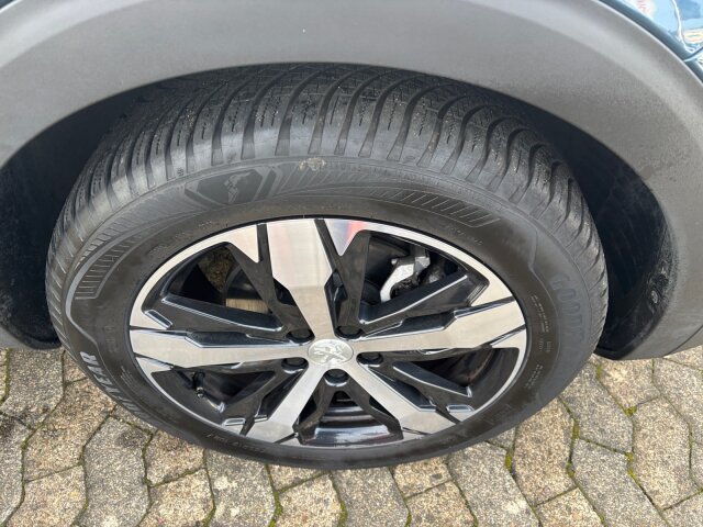 Peugeot 3008 1.2 PT 130 GT EAT8 Navi+Grip+SHZ+kamera Peugeot 3008 1.2 PT 130 GT EAT8 Navi+Grip+SHZ+kamera
