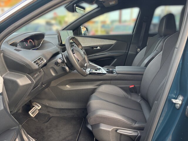 Peugeot 3008 1.2 PT 130 GT EAT8 Navi+Grip+SHZ+kamera Peugeot 3008 1.2 PT 130 GT EAT8 Navi+Grip+SHZ+kamera