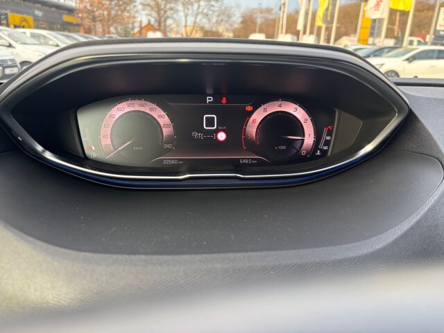 Peugeot 3008 1.2 PT 130 GT EAT8 Navi+Grip+SHZ+kamera Peugeot 3008 1.2 PT 130 GT EAT8 Navi+Grip+SHZ+kamera