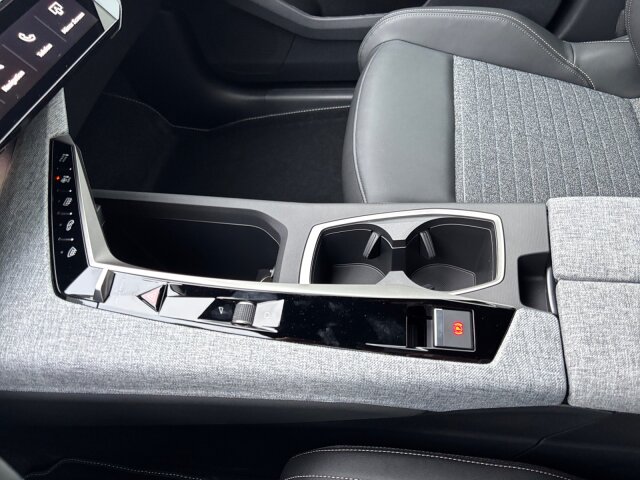 Peugeot 5008 Allure Business 145 +SHZ+LED+Kamera+GJR+ Peugeot 5008 Allure Business 145 +SHZ+LED+Kamera+GJR+