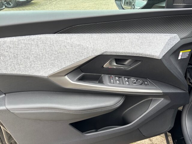 Peugeot 5008 Allure Business 145 +SHZ+LED+Kamera+GJR+ Peugeot 5008 Allure Business 145 +SHZ+LED+Kamera+GJR+