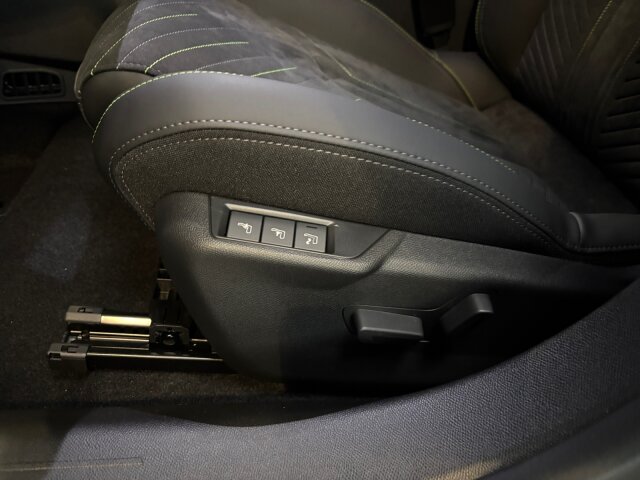 Peugeot e-208 GT 156 +Navi+Sicht+11KW OBC+ Peugeot e-208 GT 156 +Navi+Sicht+11KW OBC+